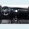 TOYOTA HILUX SW4 2.8 D-4D TURBO DIESEL SRX 7L 4X4 AUT. - CINZA - 2022 Foto 10 (Miniatura)