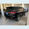 TOYOTA HILUX SW4 2.8 SRX 4X4 7 LUGARES 16V TURBO INTERCOOLER DIESEL 4P AUT. - PRETO - 2019 Foto 4 (Miniatura)