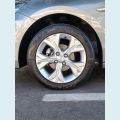 CHEVROLET ONIX PLUS LTZ 1.0 TURBO FLEX AUT. 4P - PRATA - 2024 Foto 5 (Miniatura)