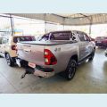 TOYOTA HILUX - PRATA - 2023 Foto 6 (Miniatura)