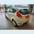 FORD FIESTA 1.6 SE HATCH 16V FLEX 4P MANUAL - BRANCO - 2017 Foto 7 (Miniatura)