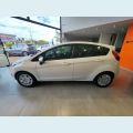 FORD FIESTA 1.6 SE HATCH 16V FLEX 4P MANUAL - BRANCO - 2017 Foto 8 (Miniatura)