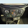 JEEP RENEGADE LONGITUDE 1.8 16V FLEX AUT. 4P - CINZA - 2024 Foto 8 (Miniatura)