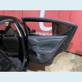 NISSAN VERSA SV 1.6 16V FLEX AUT. 4P - PRETO - 2018 Foto 8 (Miniatura)