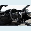 TOYOTA HILUX SW4 2.8 D-4D TURBO DIESEL DIAMOND 7L 4X4 AUT. - PRATA - 2024 Foto 9 (Miniatura)