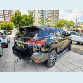TOYOTA HILUX SW4 2.8 SRX 4X4 7 LUGARES 16V TURBO INTERCOOLER DIESEL 4P AUT. - PRETO - 2016 Foto 3 (Miniatura)