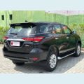 TOYOTA HILUX SW4 2.8 D-4D TURBO DIESEL SRX 7L 4X4 AUT. - PRETO - 2022 Foto 4 (Miniatura)
