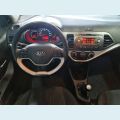 KIA PICANTO 1.0 EX 12V FLEX 4P - BRANCO - 2017 Foto 6 (Miniatura)