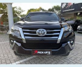Veículo: HILUX SW4 2.7 SR 7 (Listagem)
