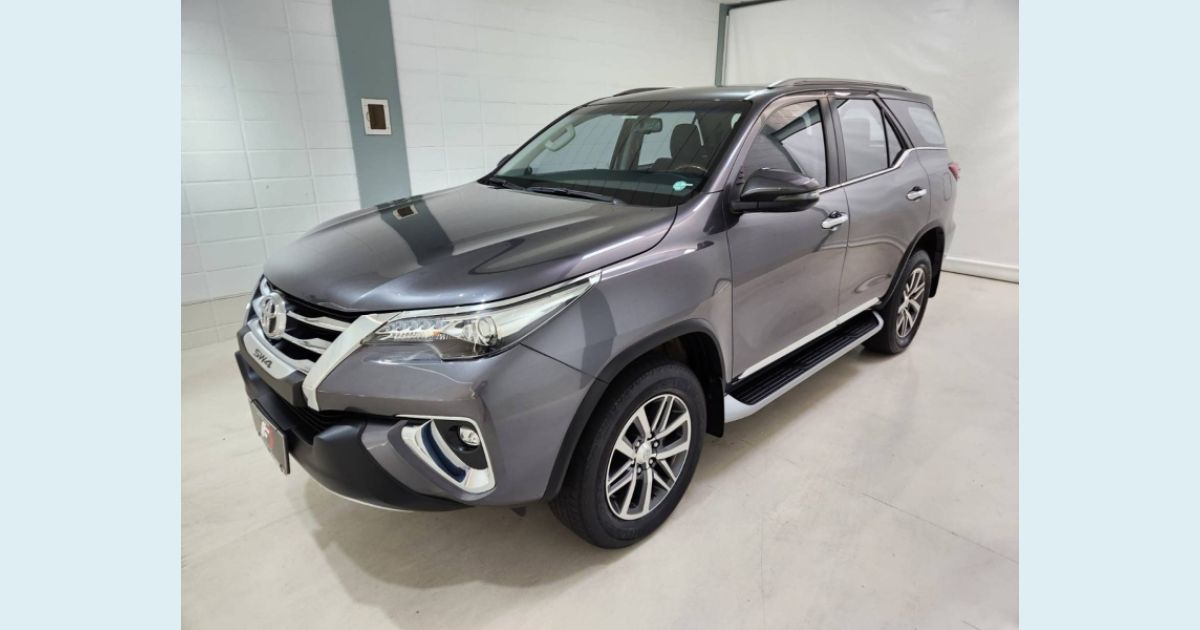 TOYOTA HILUX SW4