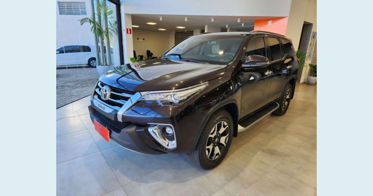 TOYOTA HILUX SW4