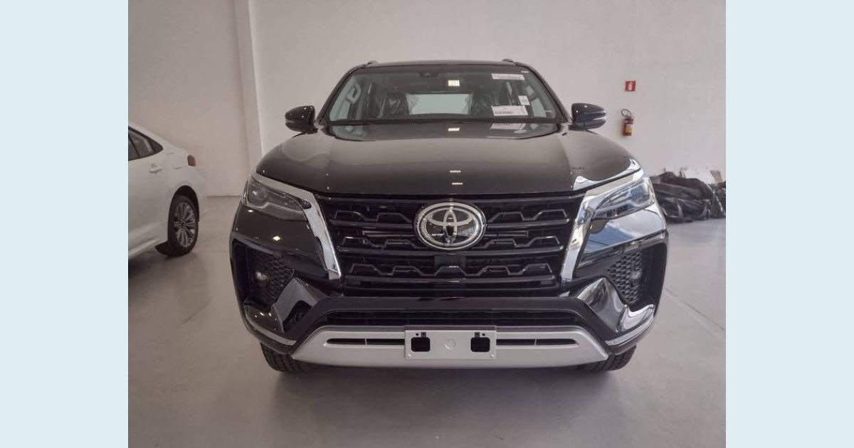 TOYOTA HILUX SW4