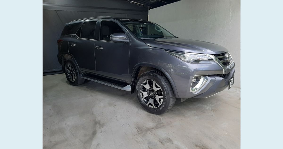 TOYOTA HILUX SW4