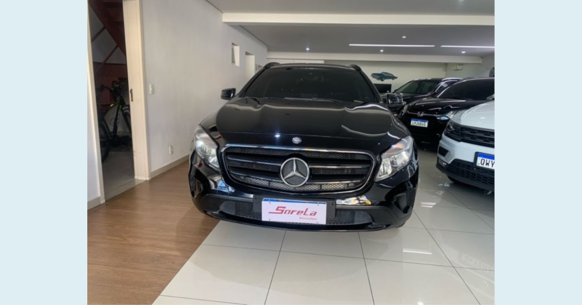 MERCEDES-BENZ GLA 200