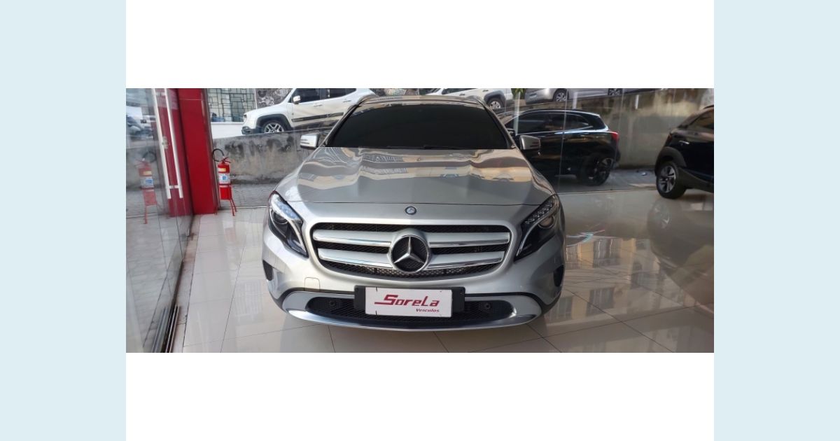 MERCEDES-BENZ GLA 200