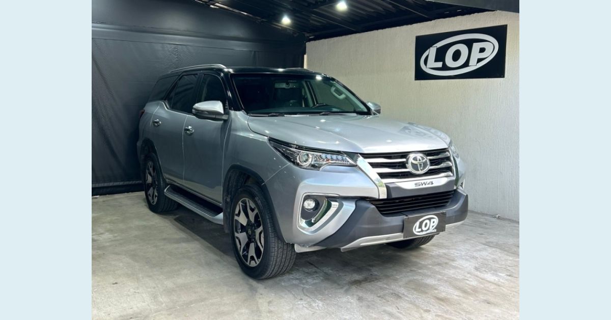 TOYOTA HILUX SW4