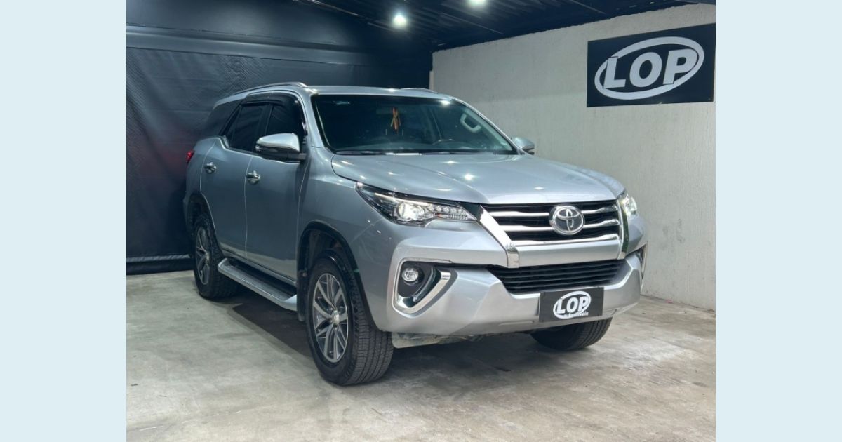 TOYOTA HILUX SW4