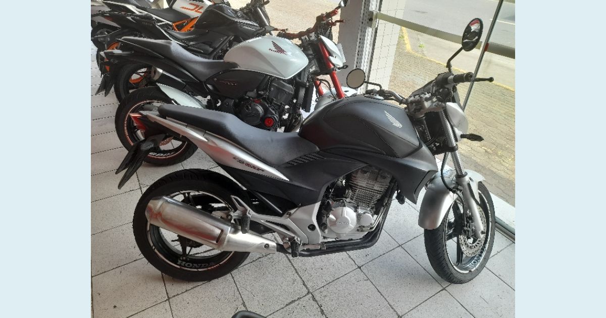 HONDA CB 300R