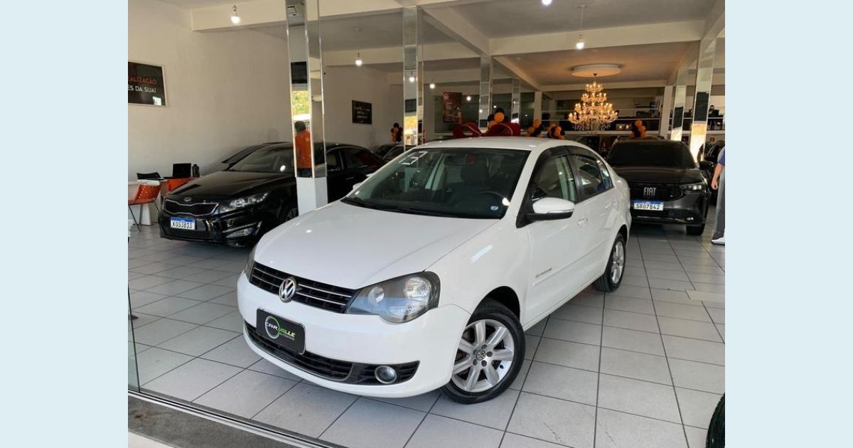 VOLKSWAGEN POLO SEDAN