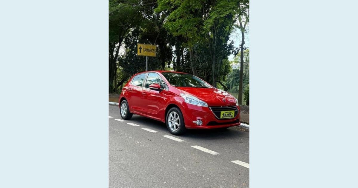 PEUGEOT 208