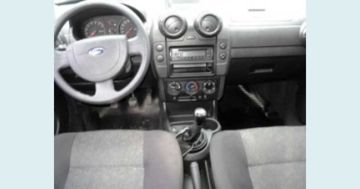 VOLKSWAGEN POLO SEDAN