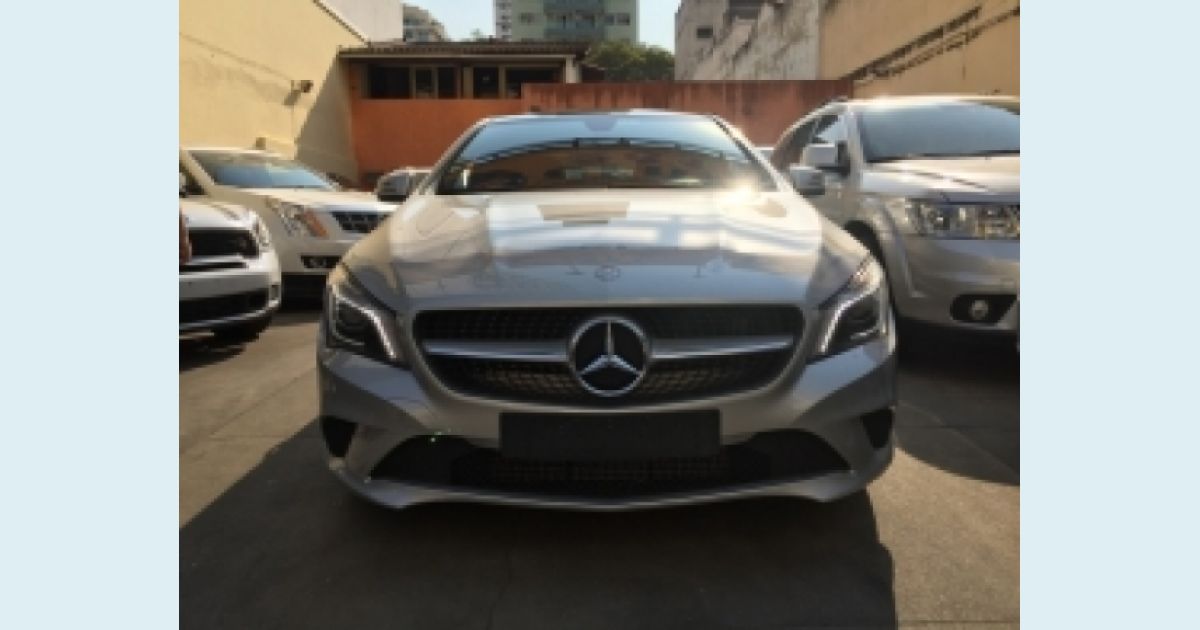 MERCEDES-BENZ CLA 200
