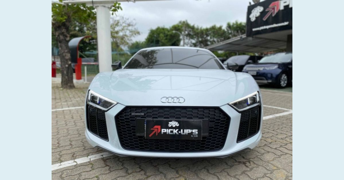 AUDI R8