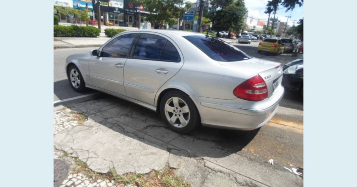 MERCEDES-BENZ E 320
