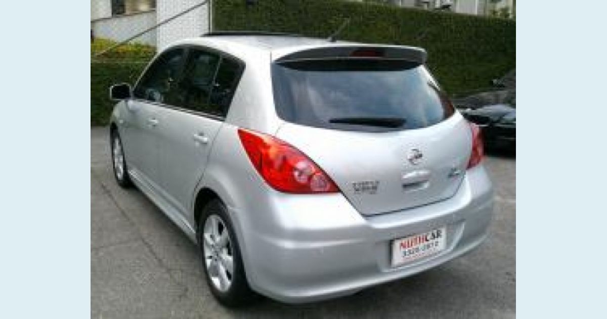 NISSAN TIIDA