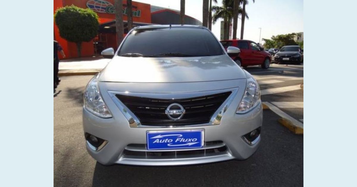 NISSAN VERSA