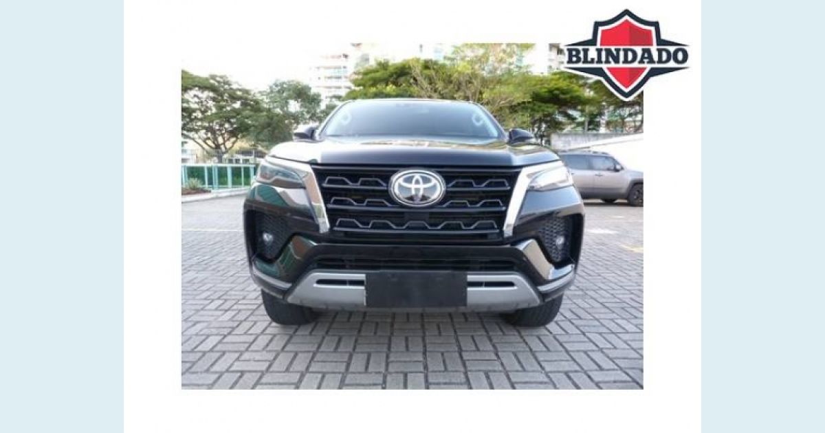 TOYOTA HILUX SW4