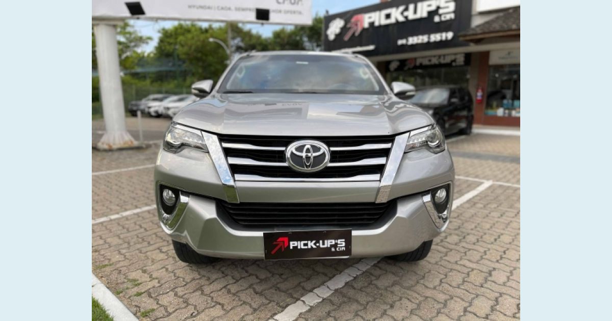 TOYOTA HILUX SW4