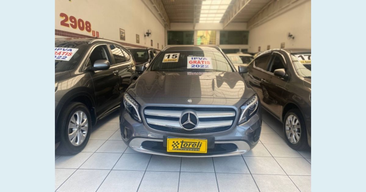 MERCEDES-BENZ GLA 200