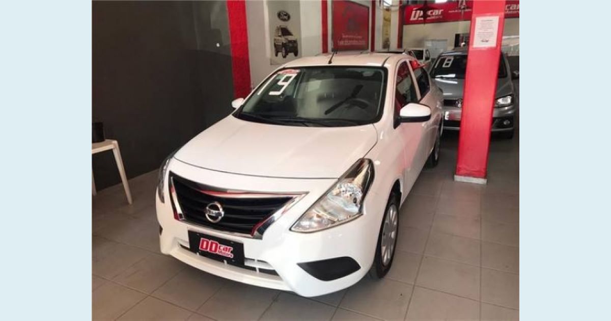 NISSAN VERSA