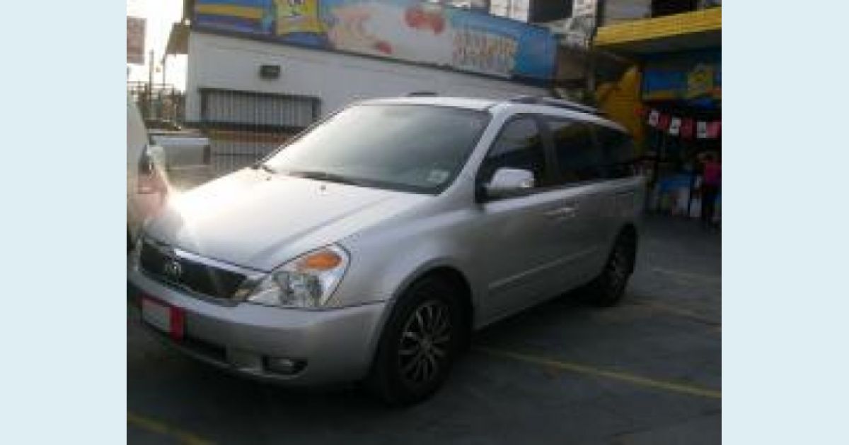 KIA CARNIVAL