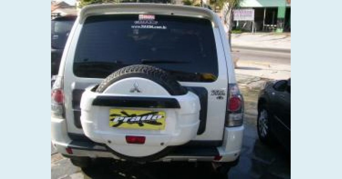 MITSUBISHI PAJERO FULL