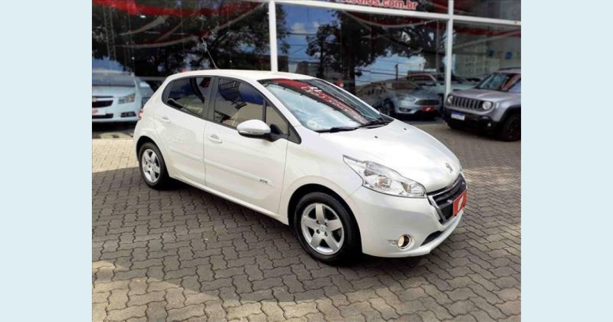 PEUGEOT 208