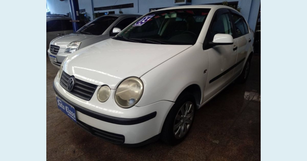 VOLKSWAGEN POLO SEDAN