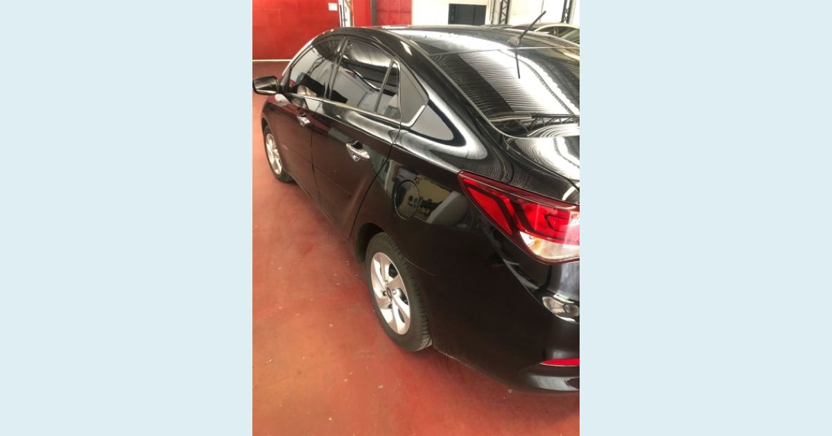 HYUNDAI HB20S