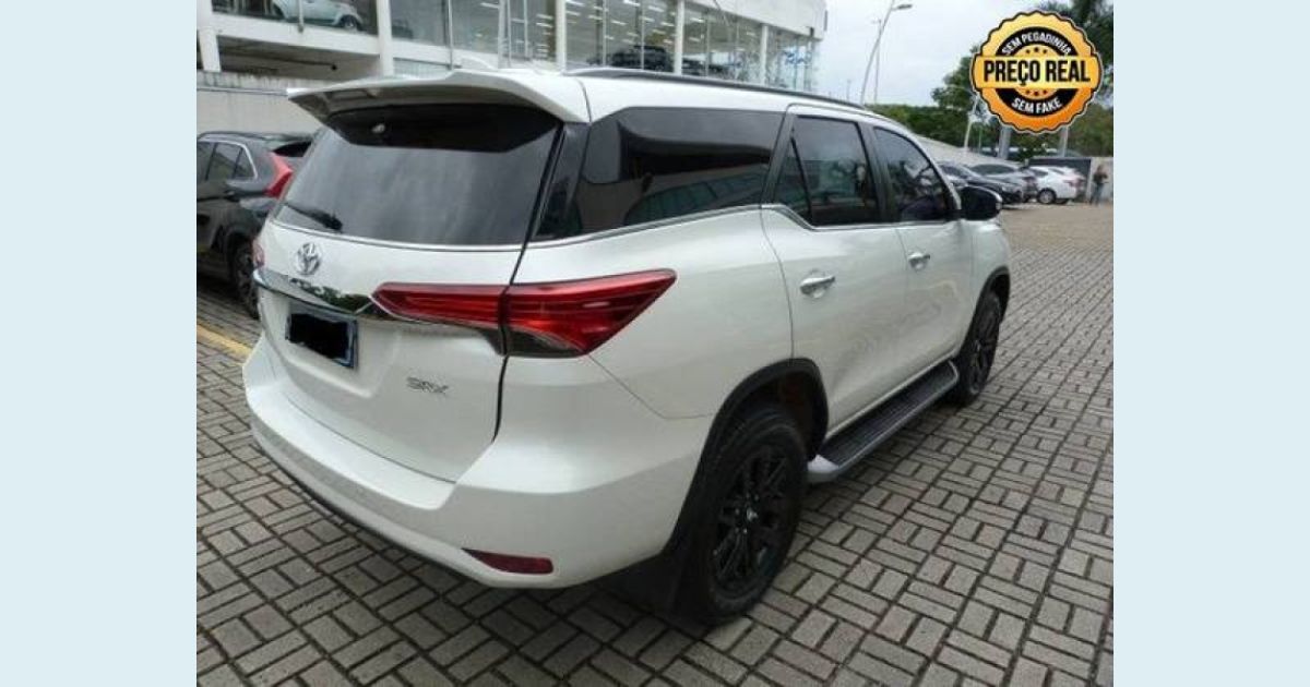 TOYOTA HILUX SW4