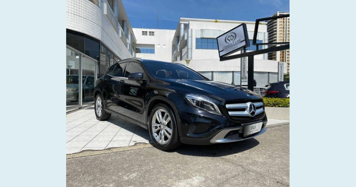 MERCEDES-BENZ GLA 200