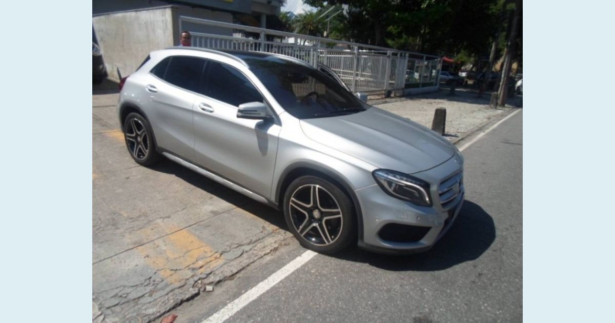 MERCEDES-BENZ GLA 250
