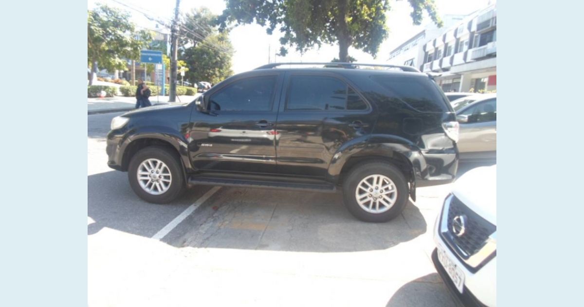TOYOTA HILUX SW4