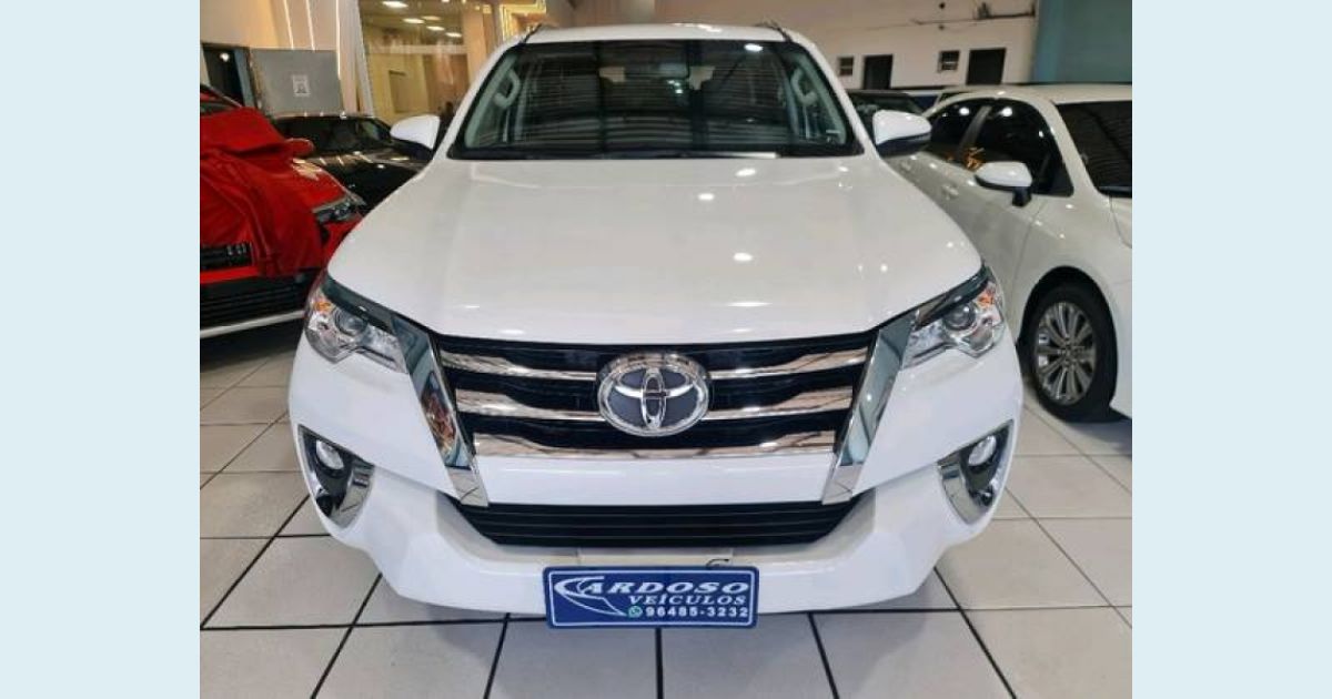 TOYOTA HILUX SW4