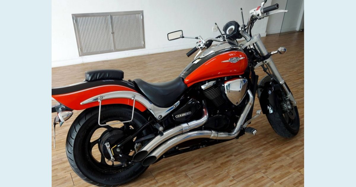 SUZUKI BOULEVARD M800
