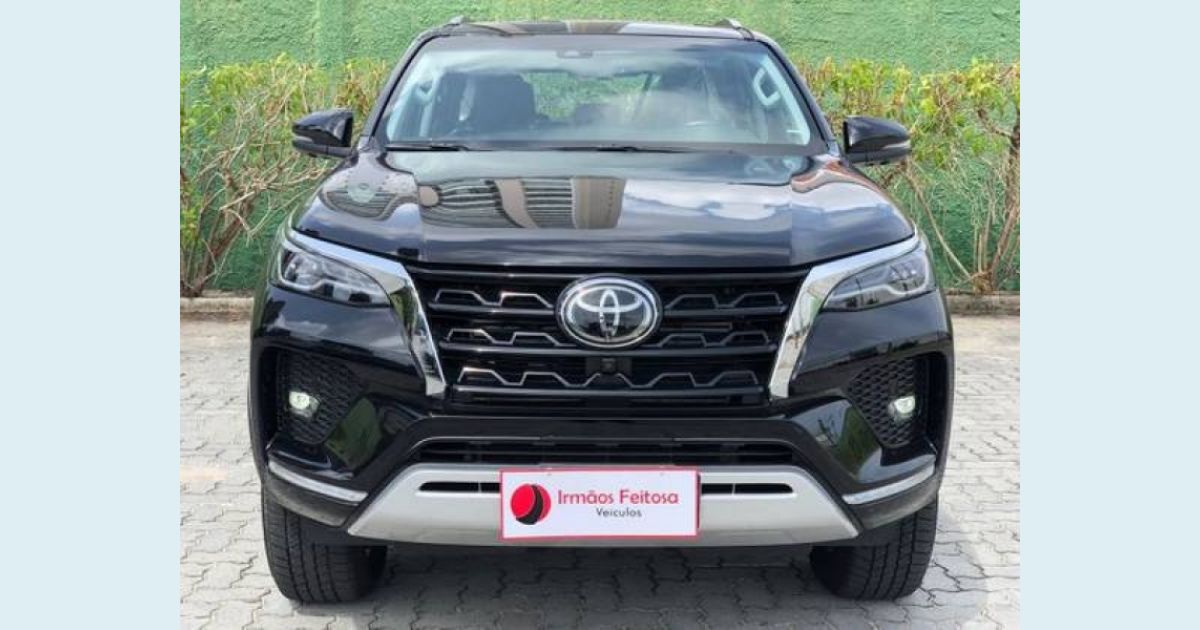 TOYOTA HILUX SW4