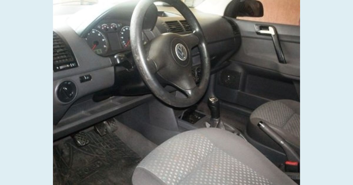 VOLKSWAGEN POLO SEDAN