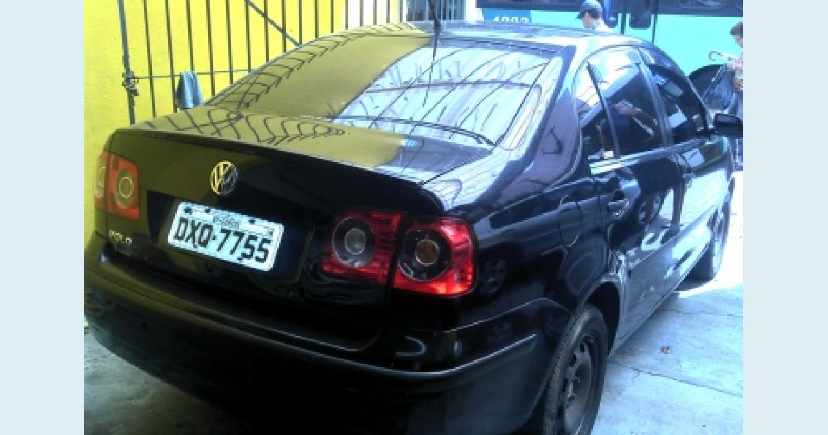 VOLKSWAGEN POLO SEDAN