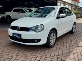 VOLKSWAGEN POLO SEDAN