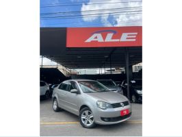 VOLKSWAGEN POLO SEDAN